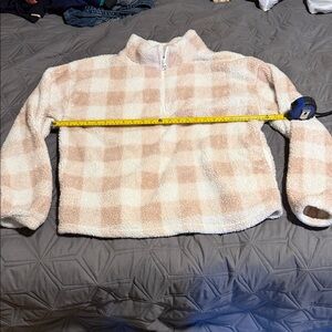 Colsie Ladie’s Checkered Fleece Pullover - Cream and Tan